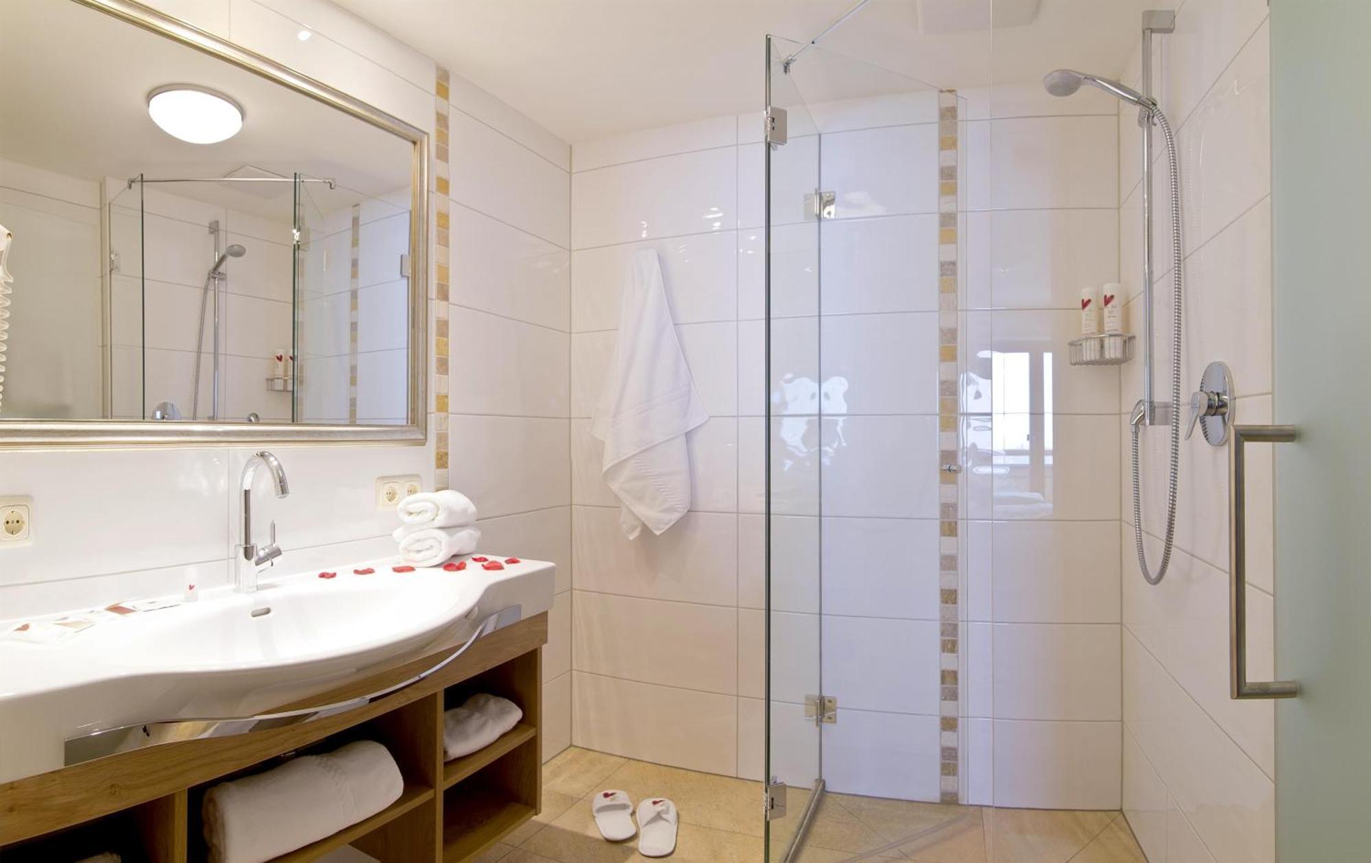Economy Doppelzimmer mit Dusche